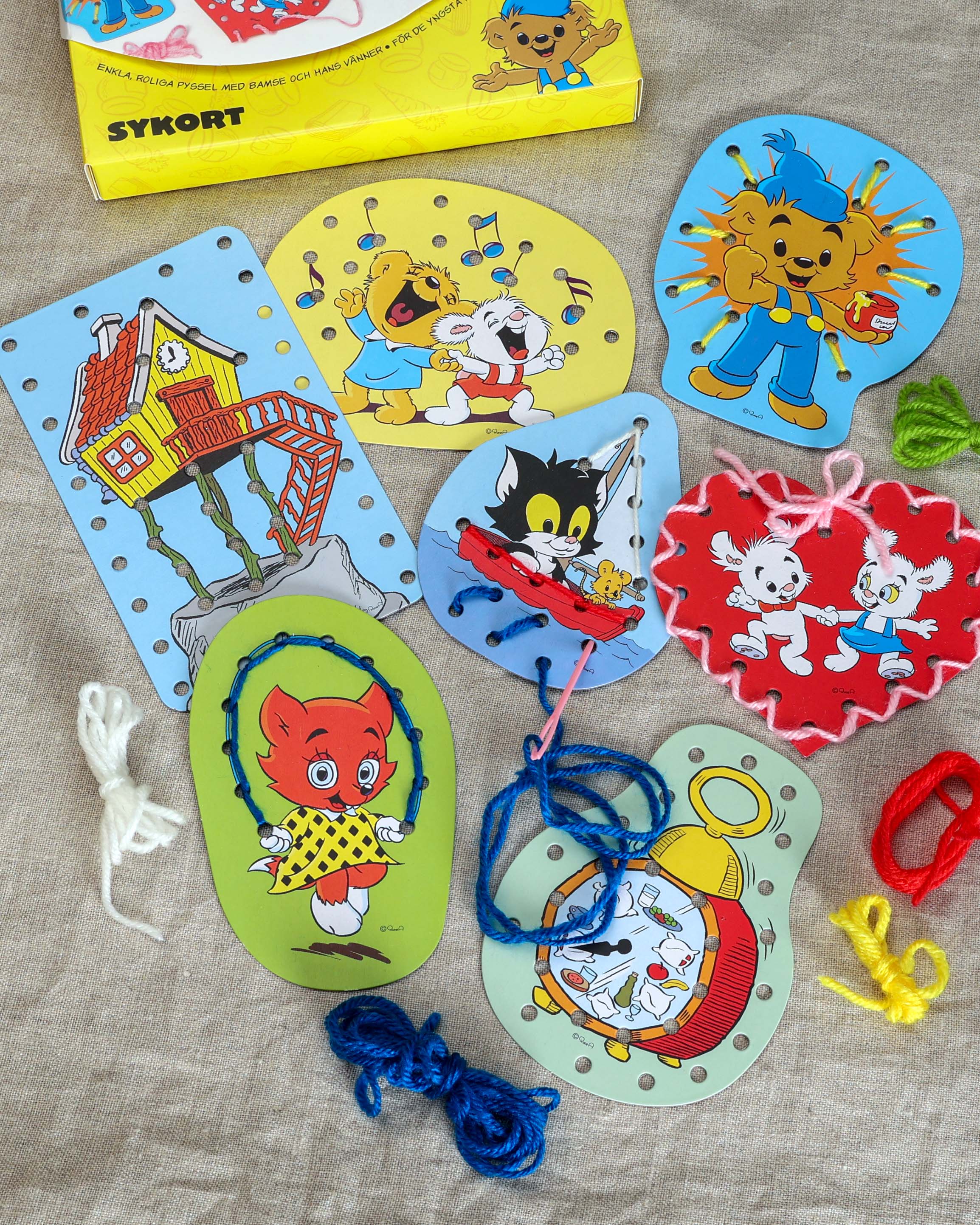 Hauska askarrella Bamse ompelukorteilla